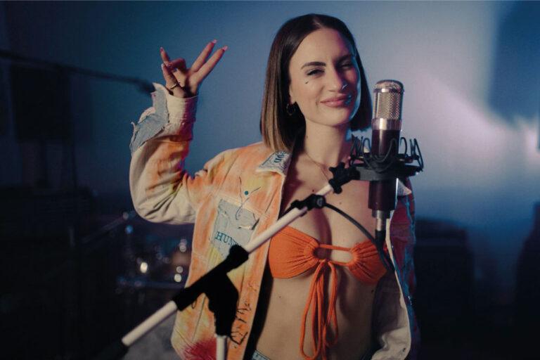 Nikita, dopo l’attacco ischemico che ha cambiato il suo sguardo sulla vita, sceglie la musica per rinascere e dirsi “Son Questa”