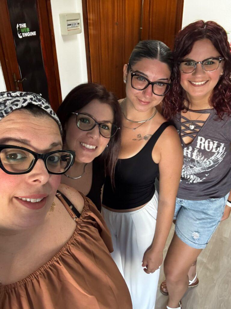 Dietro il successo di Digital Noises c’è una squadra di professioniste che ogni giorno contribuisce alla crescita dell’etichetta discografica e della società di publishing con competenza e spirito innovativo.